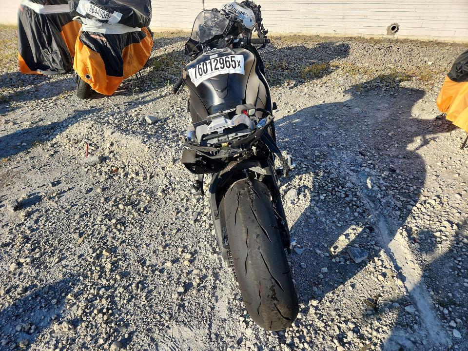 2025 Kawasaki ZX1002 L