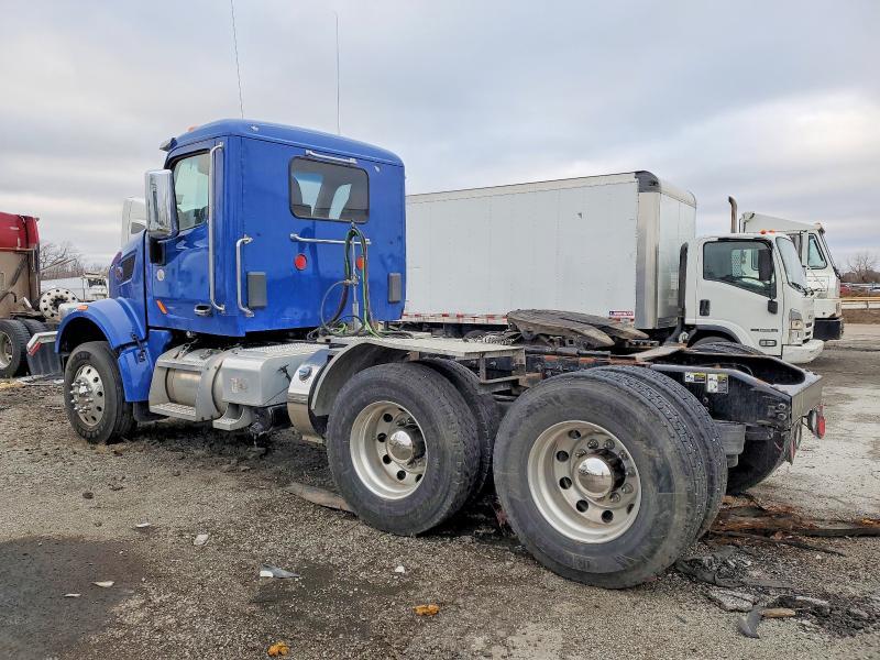 2020 Peterbilt 567 Semi Truck