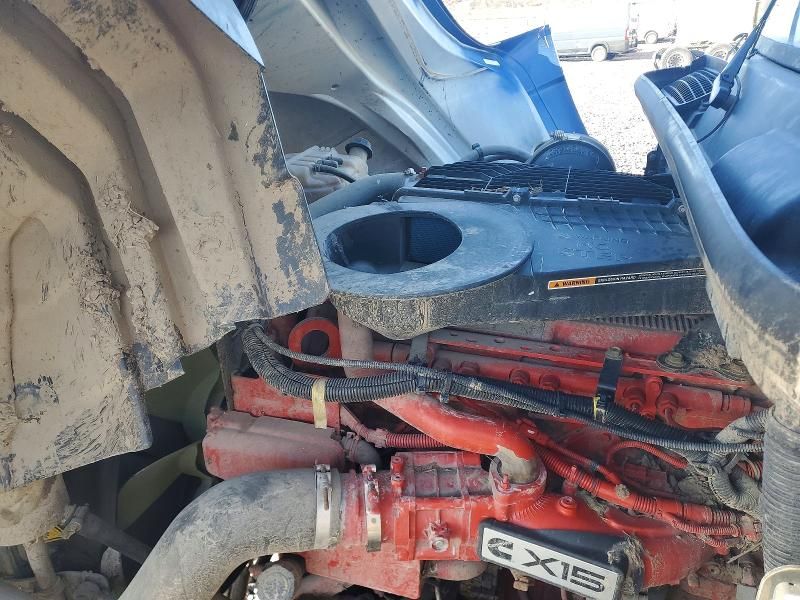 2022 International Lt625