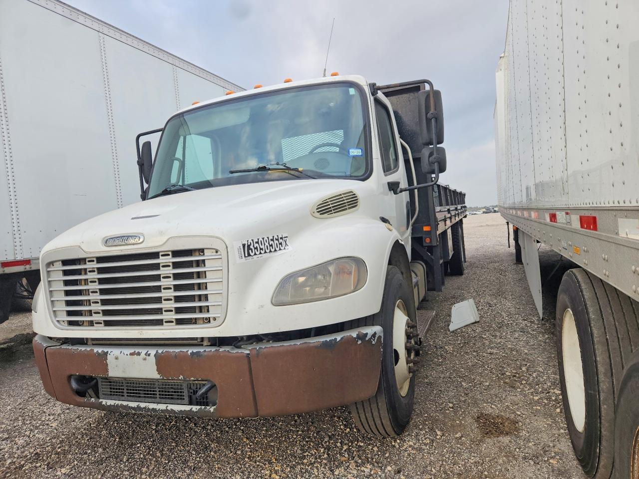 2015 Freightliner Business Class M2 Flatbed Truck