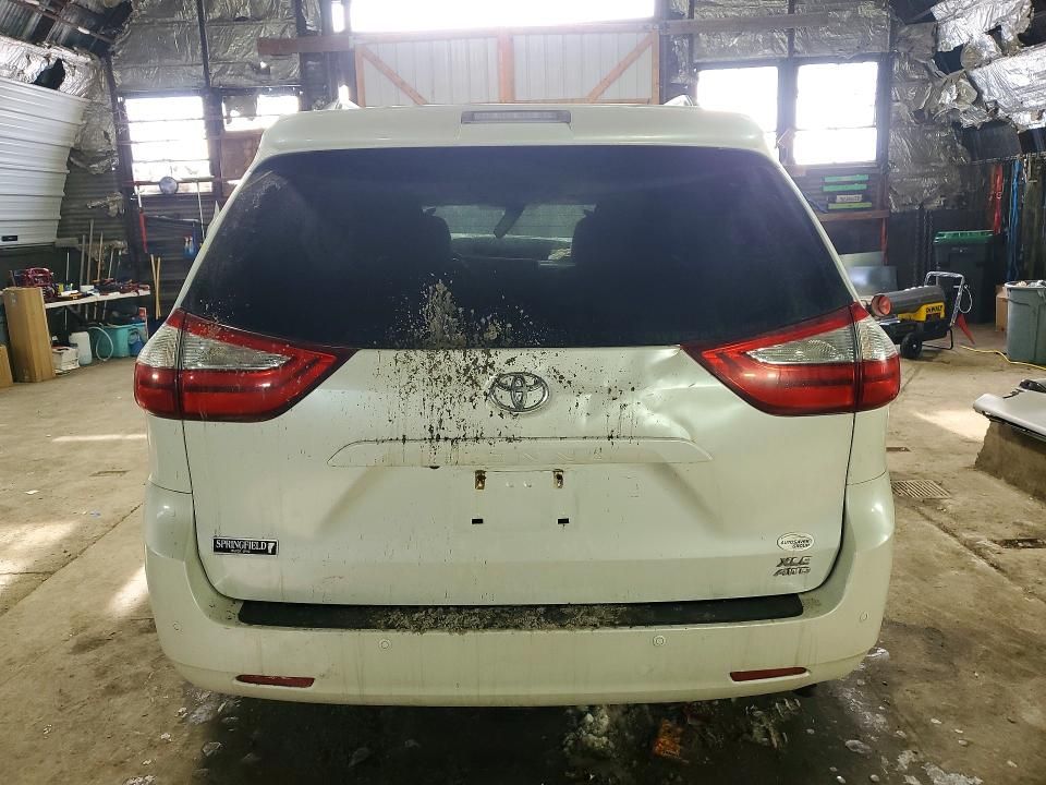 2015 Toyota Sienna xle