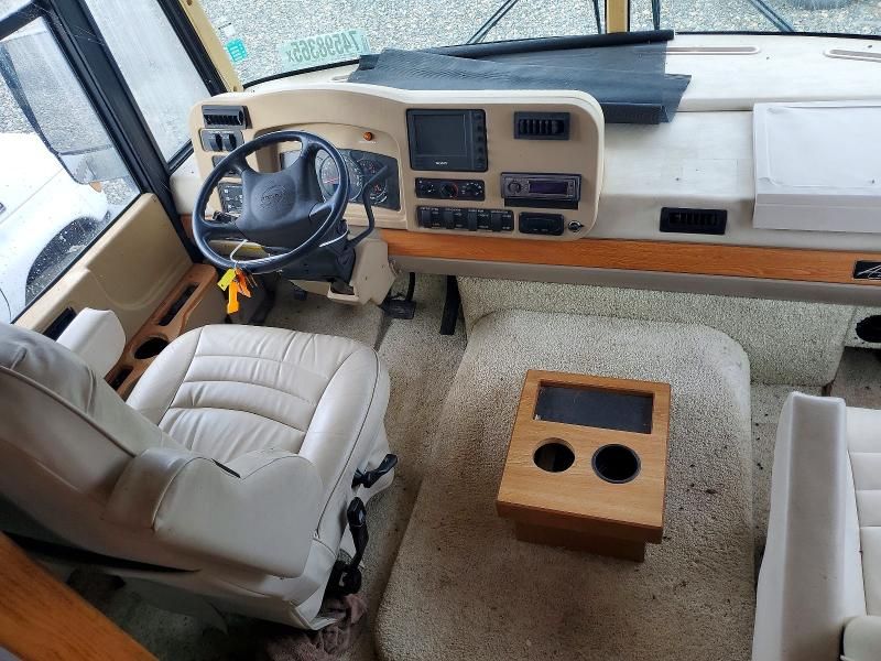 2004 Winnebago 2004 Winn Motorhome Chassis-Camper