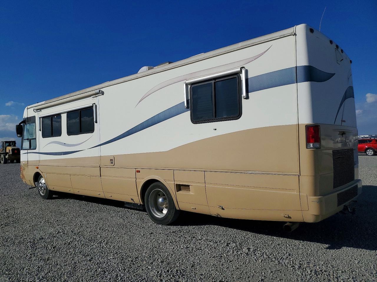 1998 Freightliner XC Chassis RV