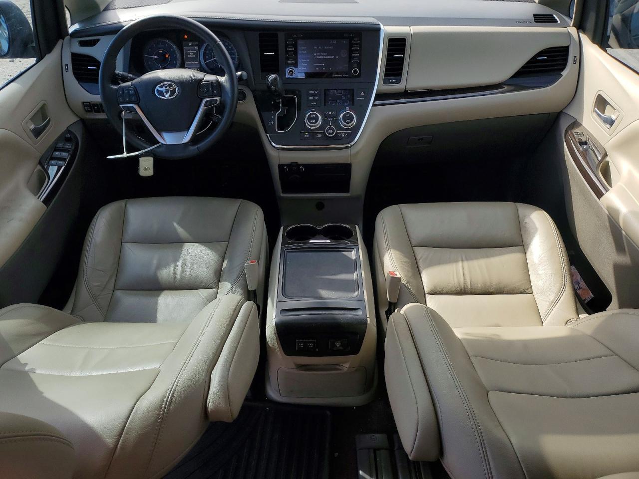 2018 Toyota Sienna xle