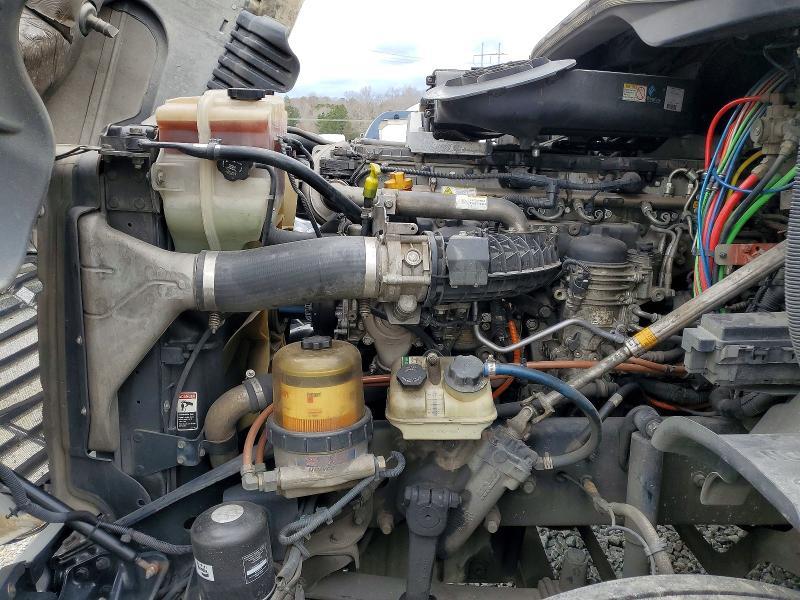 2016 Freightliner Cascadia 125 Semi Truck