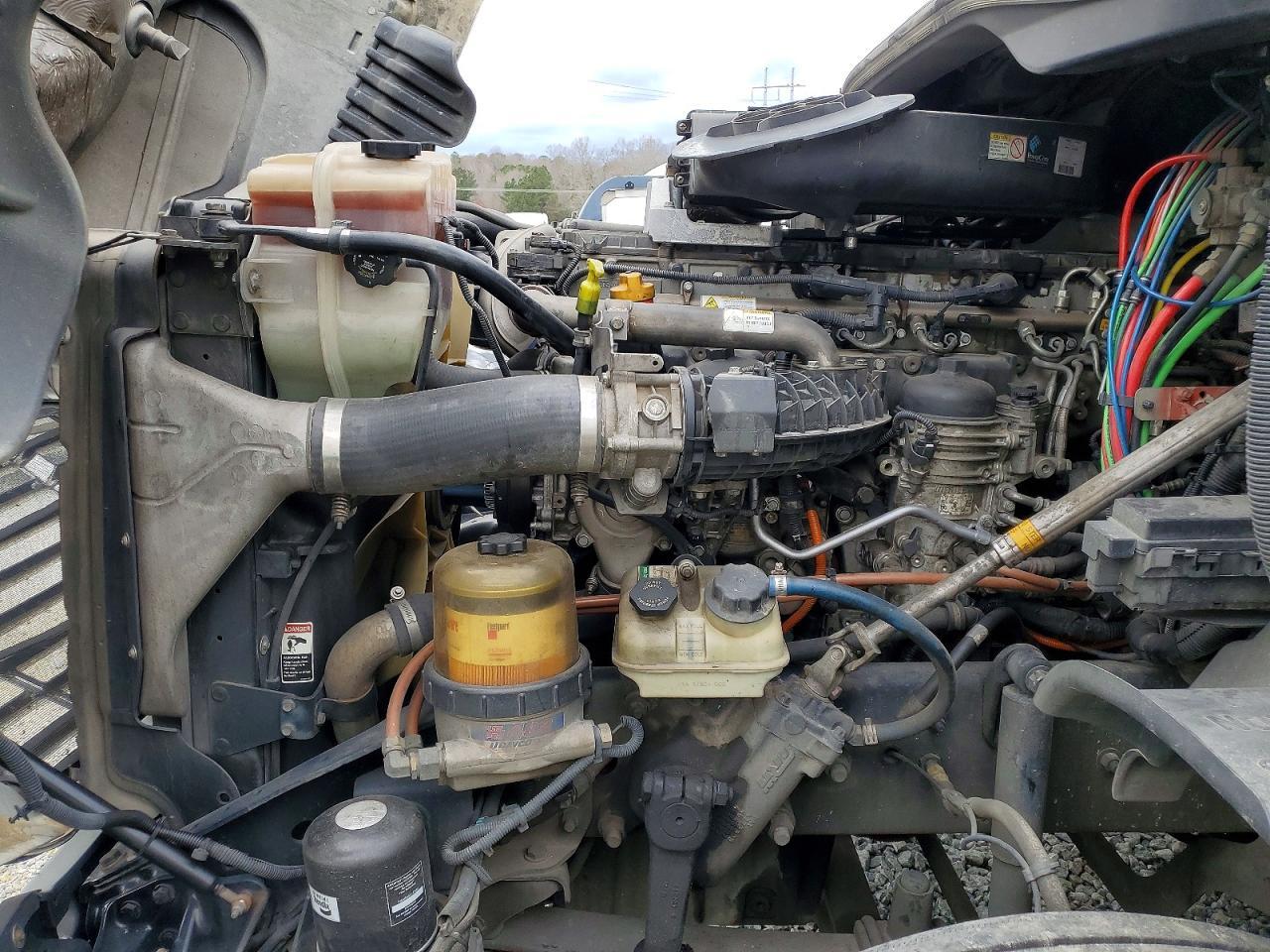 2016 Freightliner Cascadia 125 Semi Truck