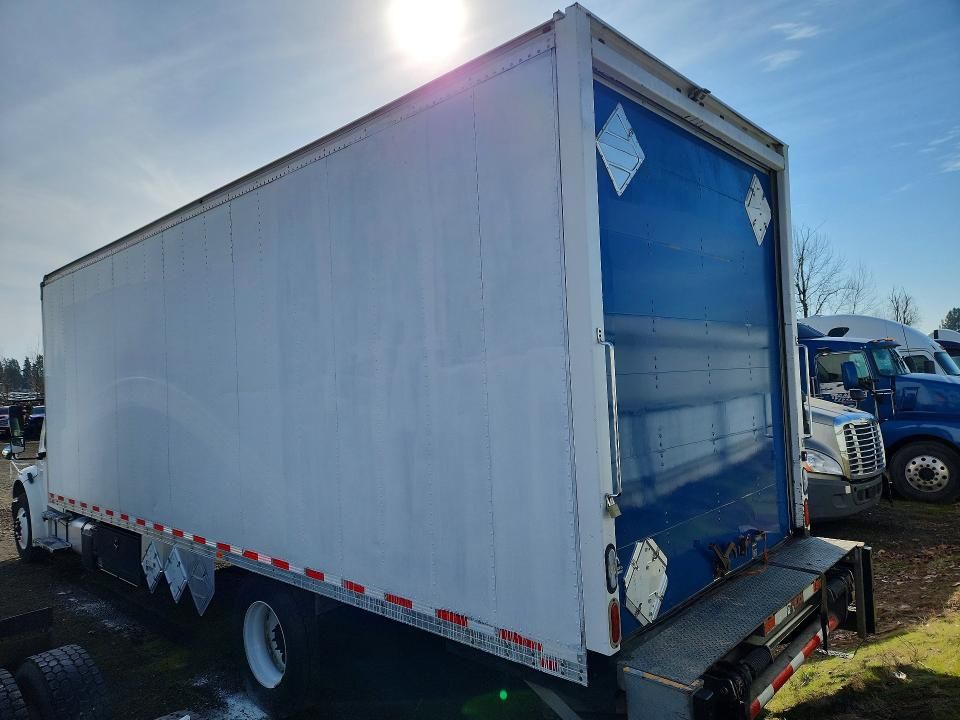 2017 Freightliner Business Class M2 BOX Truck