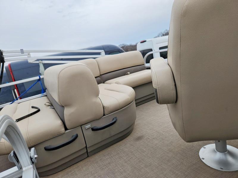 2025 Sun Tracker Partybarge