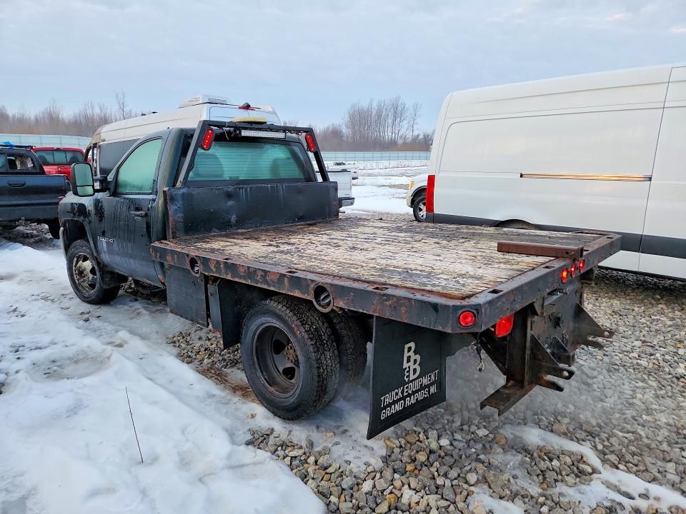 2009 Chevrolet Silverado Flatbed Truck