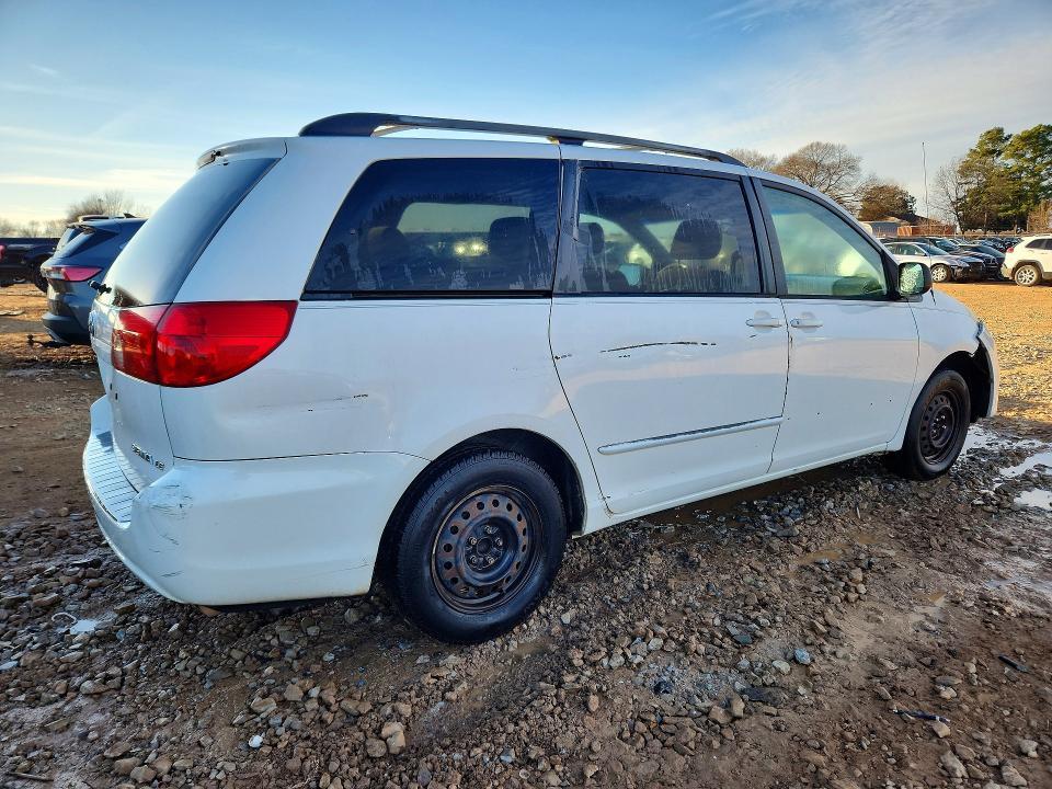 2006 Toyota Sienna le 8 Passenger