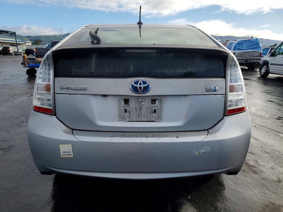 2010 Toyota Prius iii