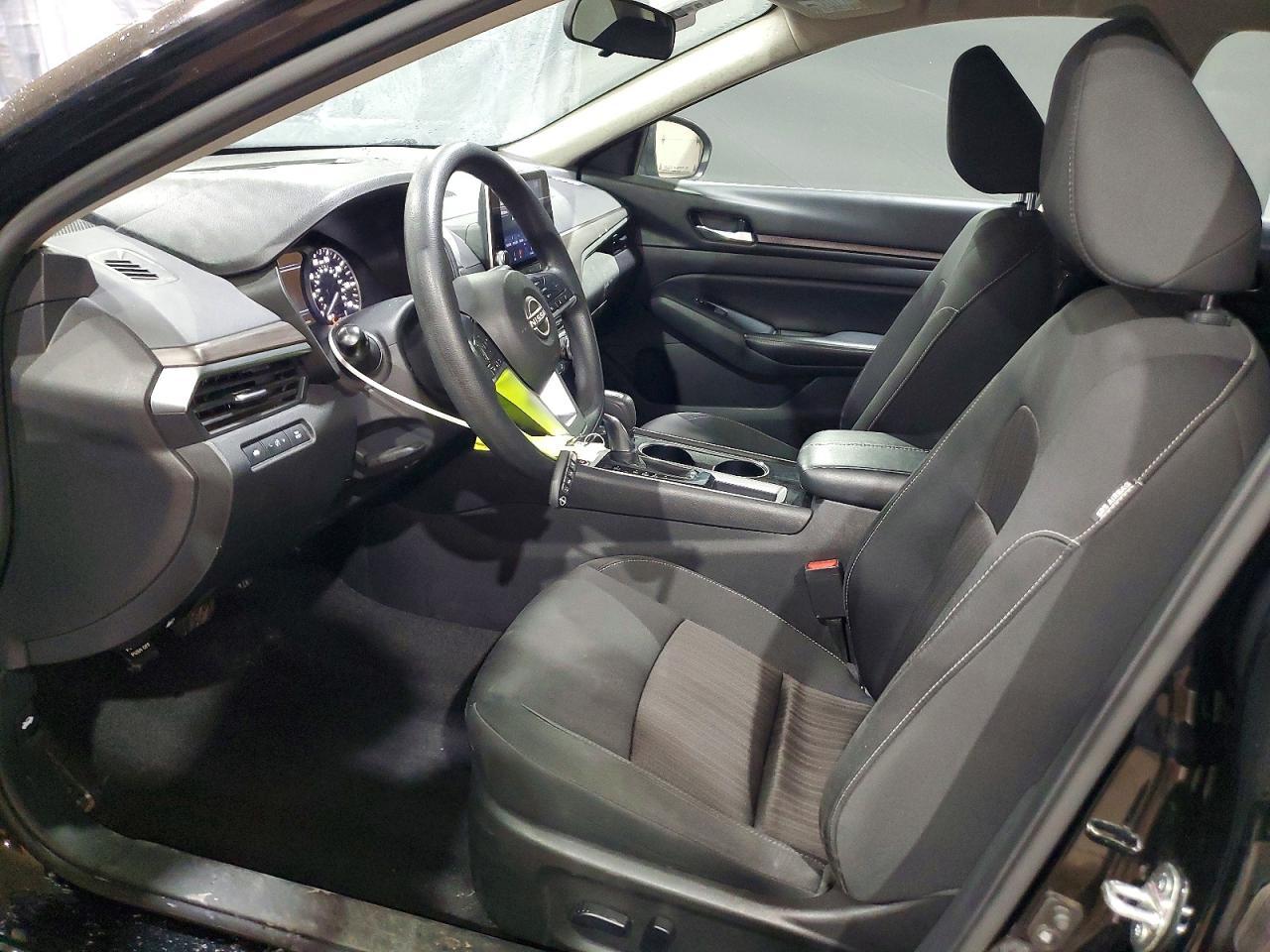 2024 Nissan Altima sv