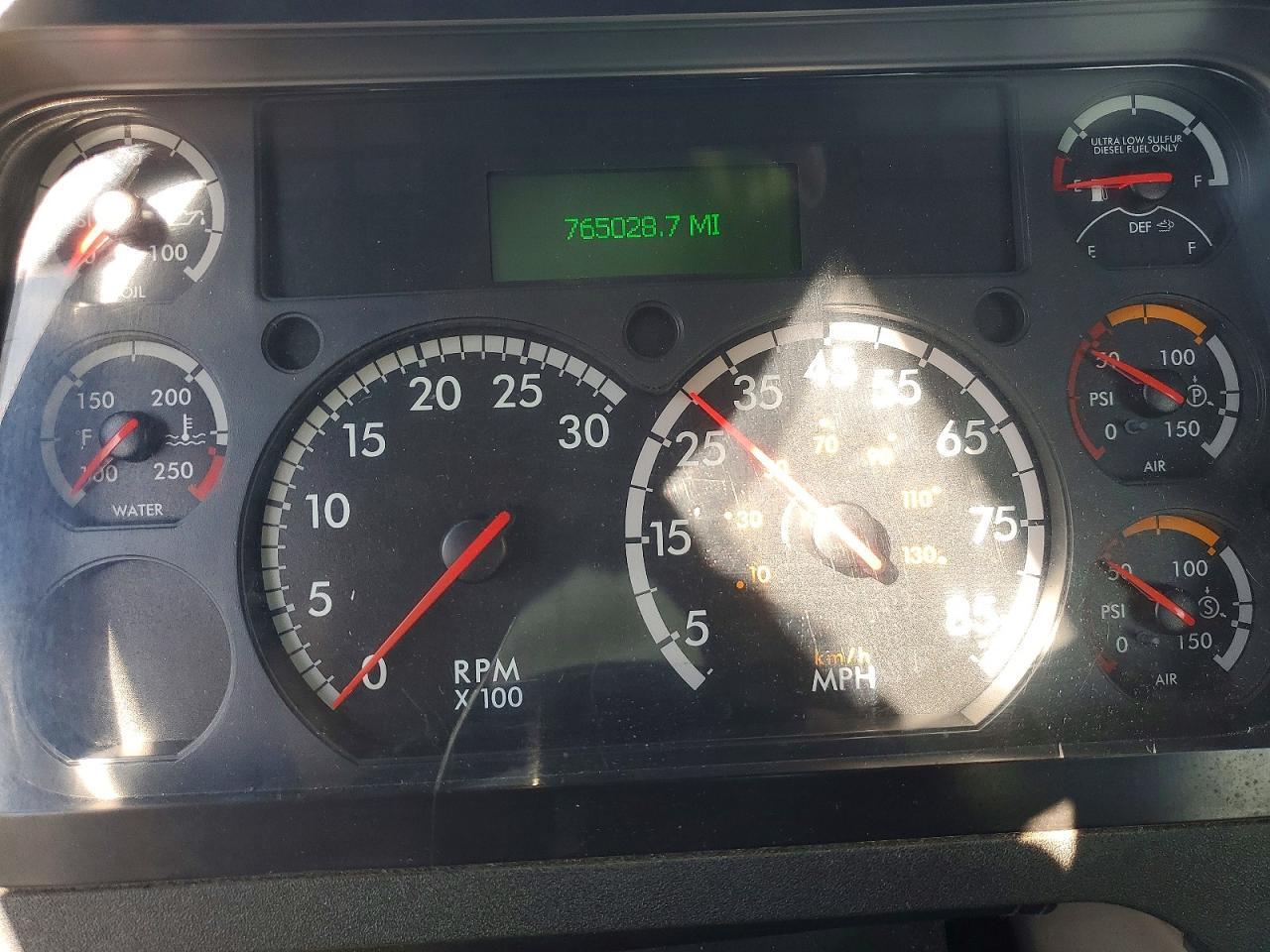 2016 Freightliner Cascadia 125 Semi Truck