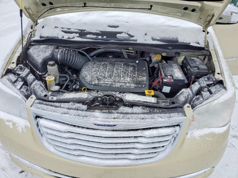 2011 Chrysler Town & Country Touring l
