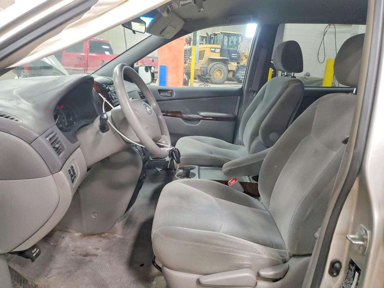 2005 Toyota Sienna le