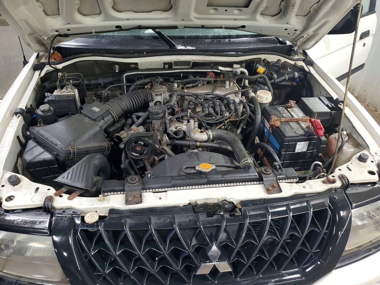 2003 Mitsubishi Montero Sport es