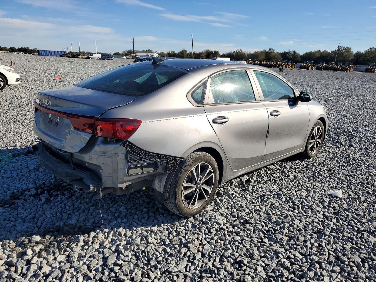 2024 KIA Forte lx