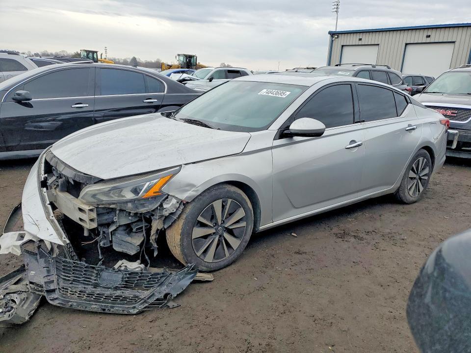 2020 Niss Altima