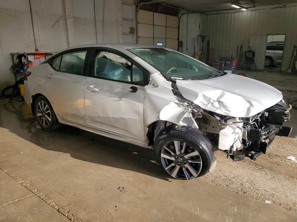 2021 Nissan Versa sv