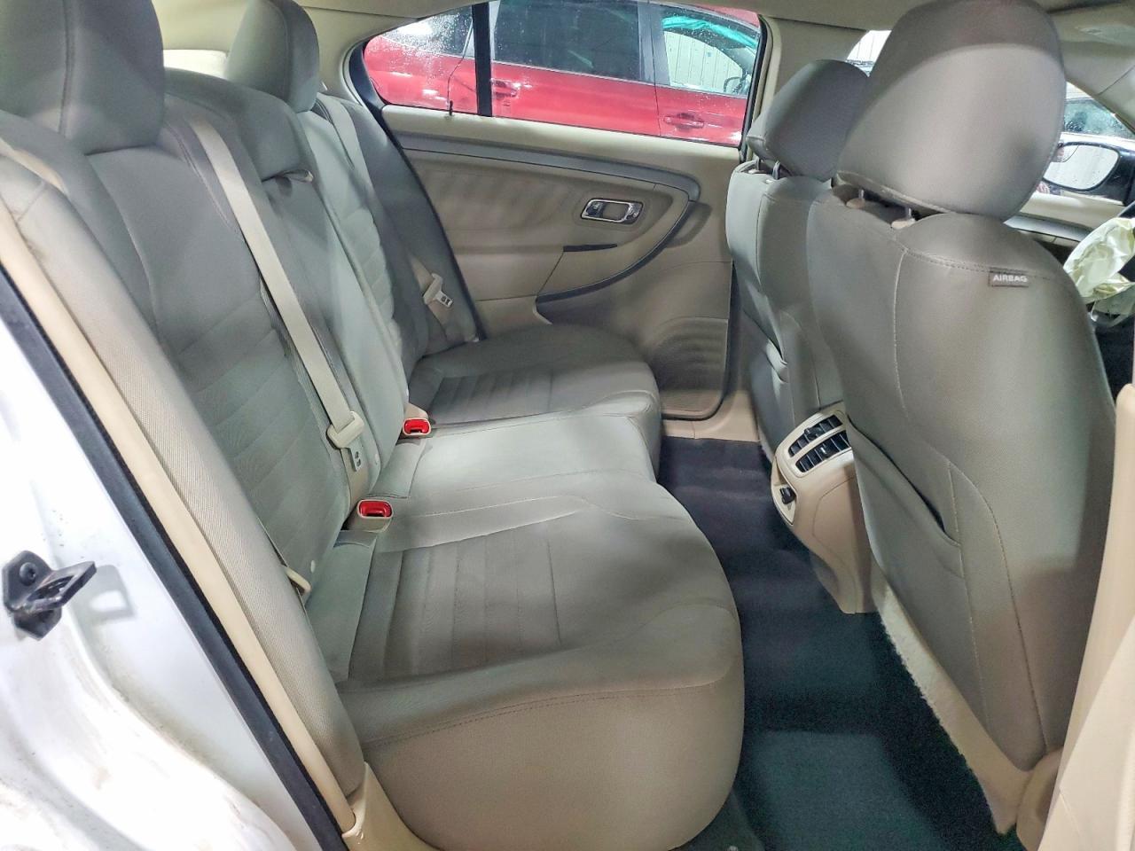 2015 Ford Taurus se