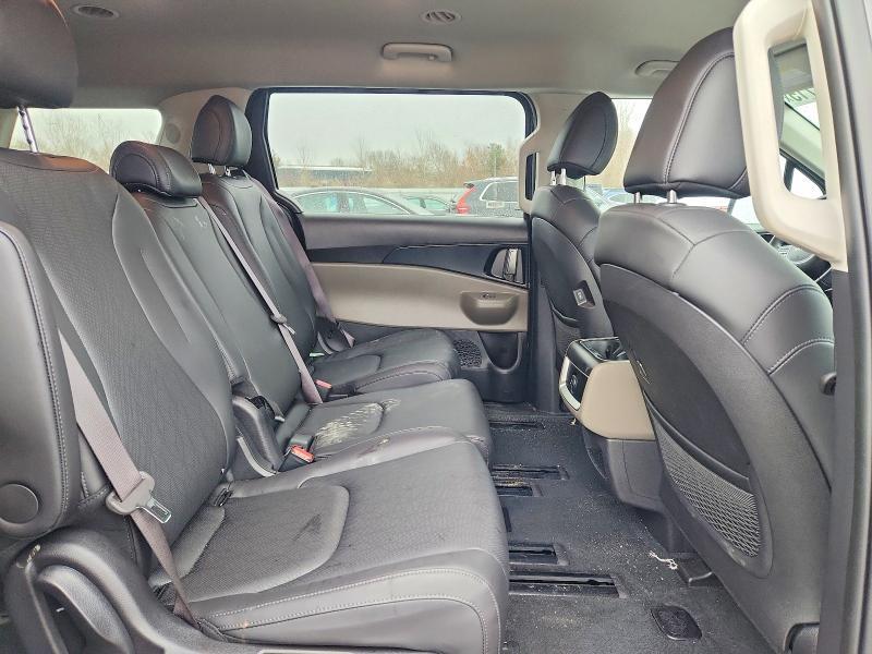 2025 KIA Carnival lx