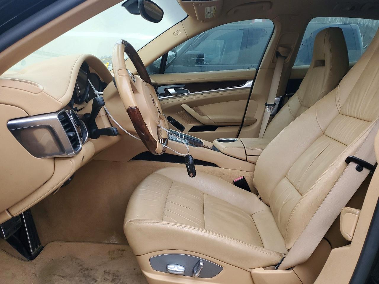 2011 Porsche Panamera 2