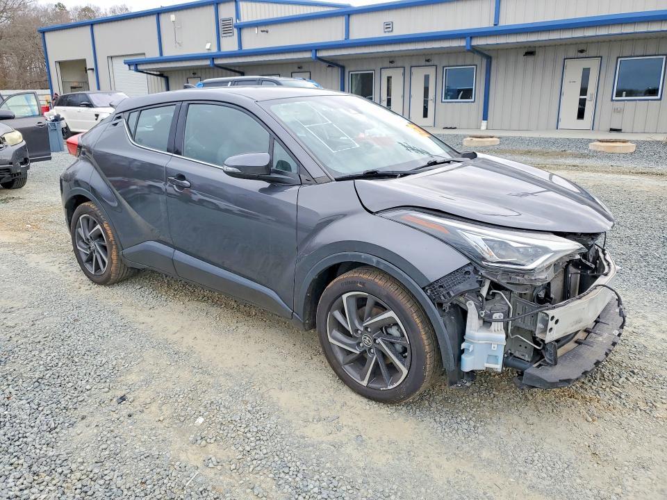 2022 Toyota C-hr xle