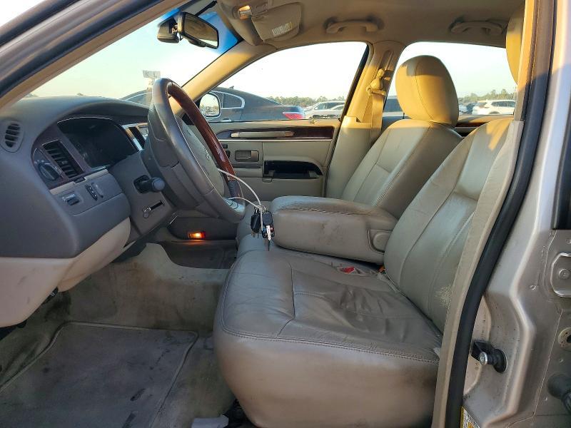 2011 Lincoln Town car Signature Limited