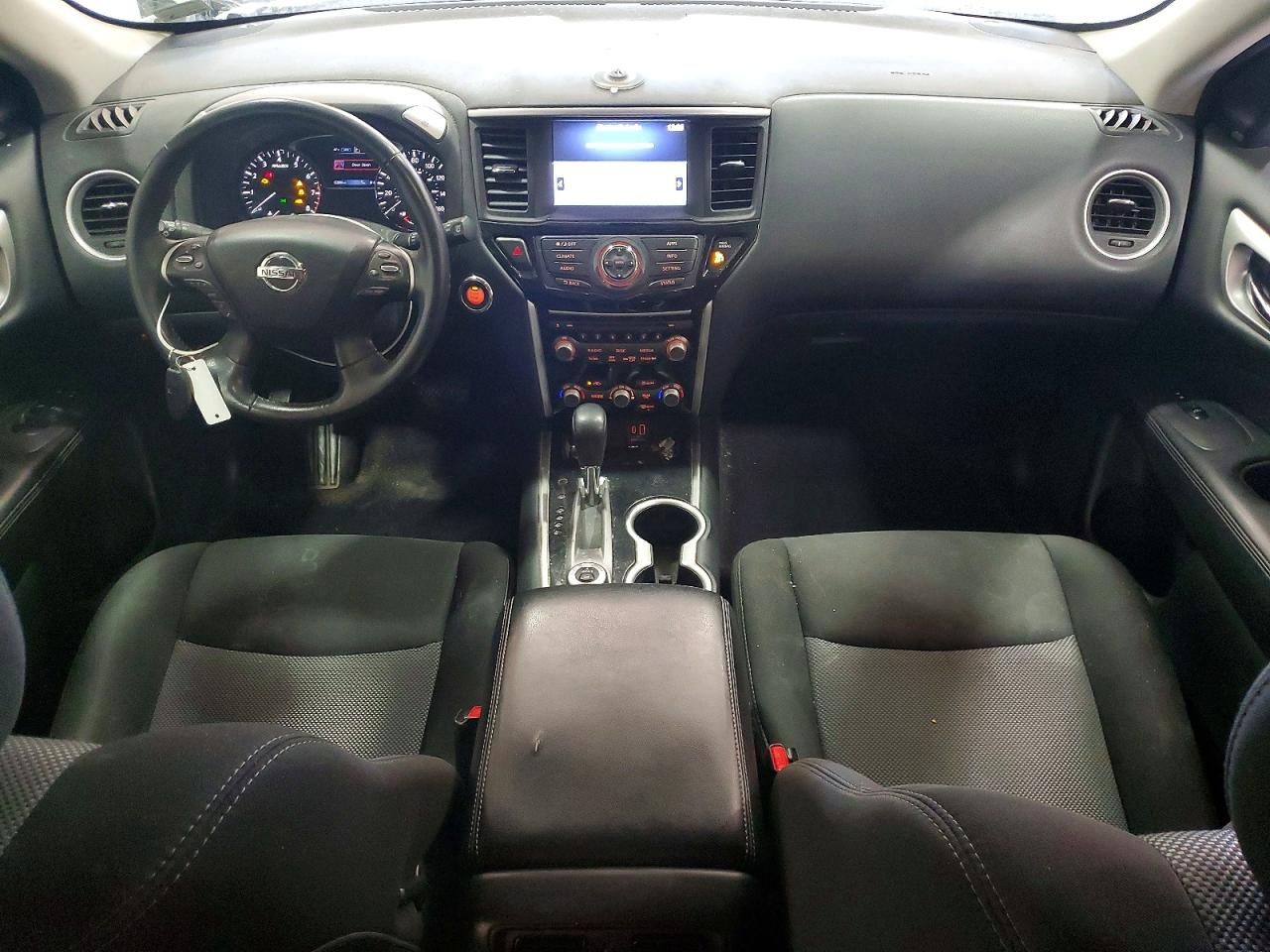 2020 Nissan Pathfinder sv