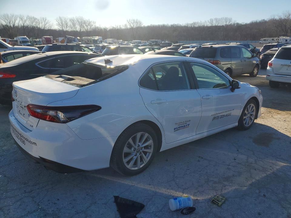 2021 Toyota Camry le