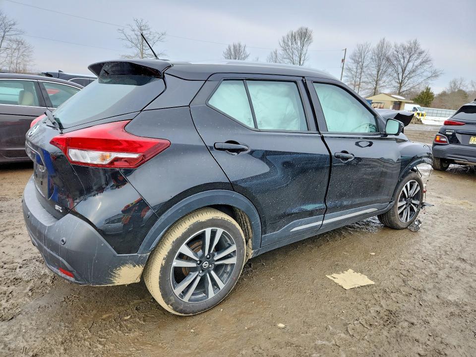 2020 Nissan Kicks sr