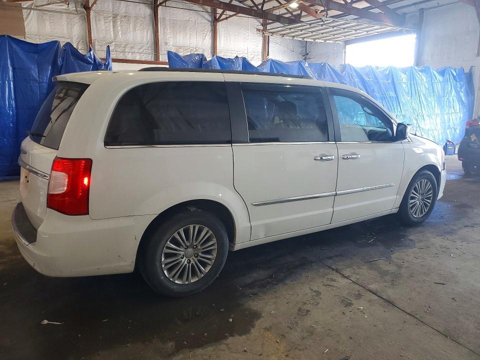 2016 Chrysler Town & Country Touring l