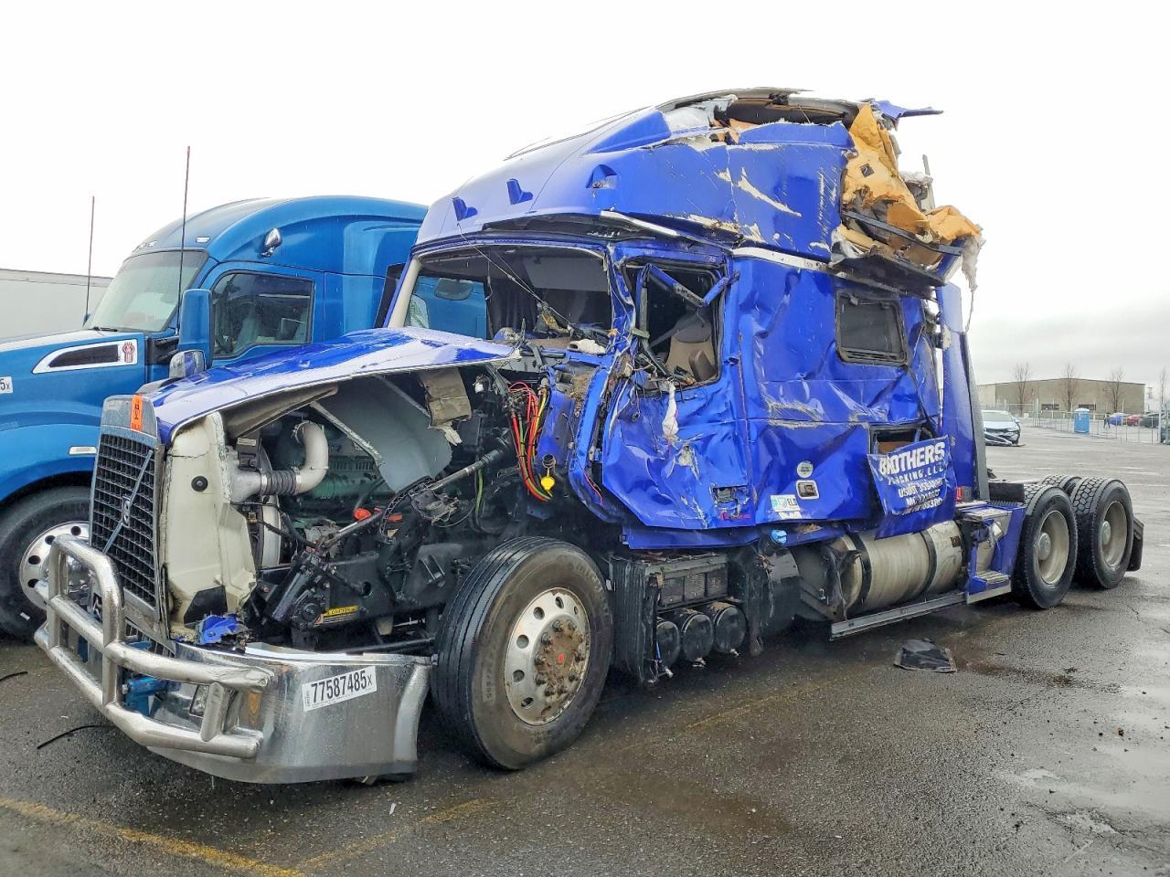 2015 Volvo VNL Semi Truck