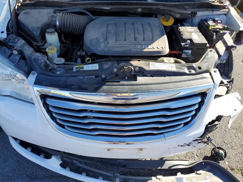 2016 Chrysler Town & Country Touring