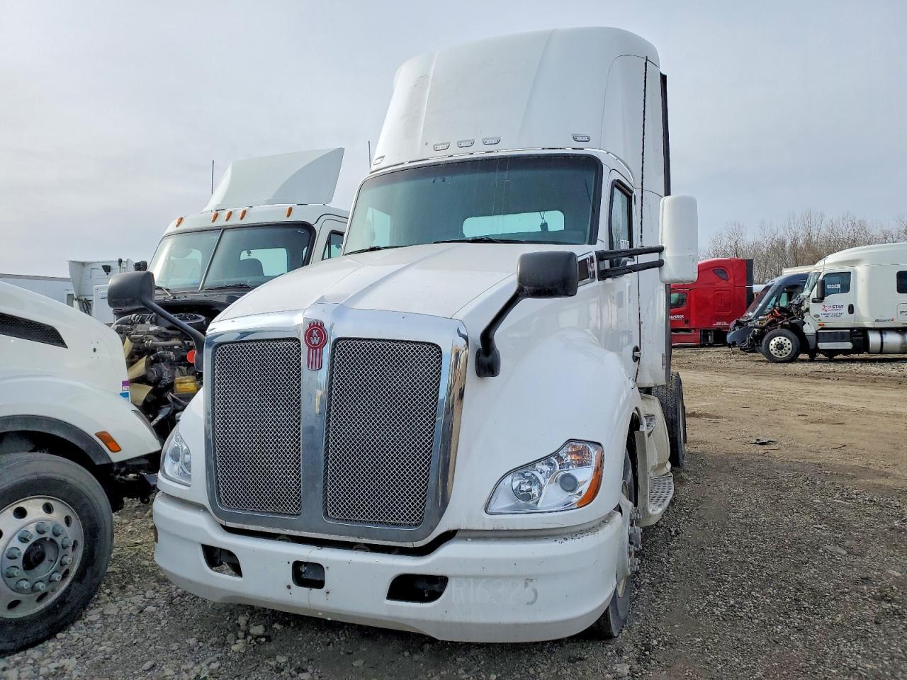 2015 Kenworth T680-Semi Truck