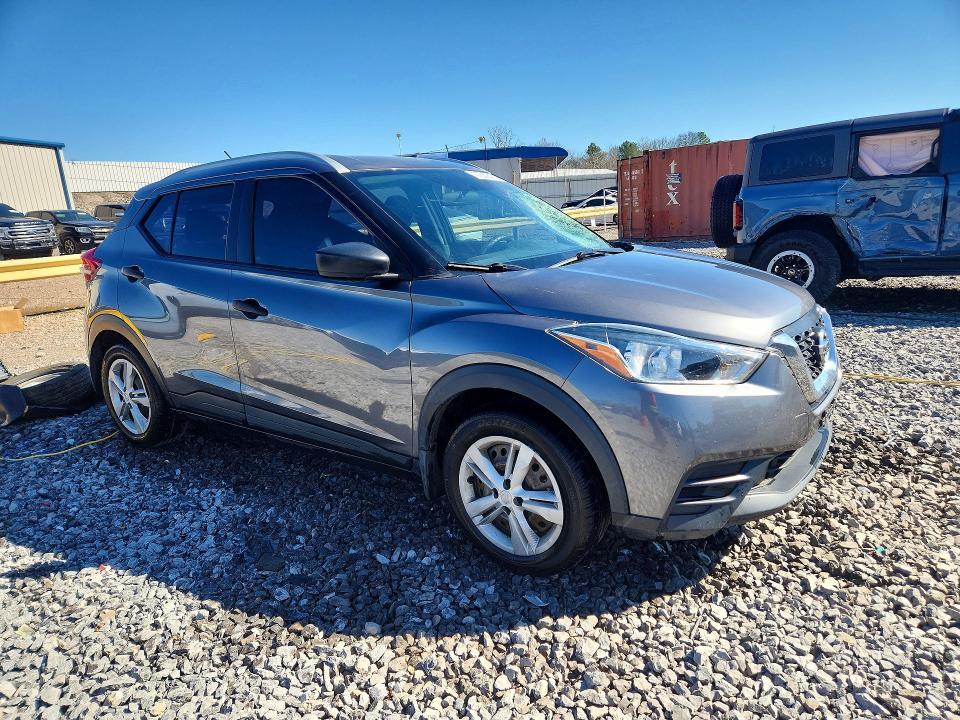 2019 Nissan Kicks s