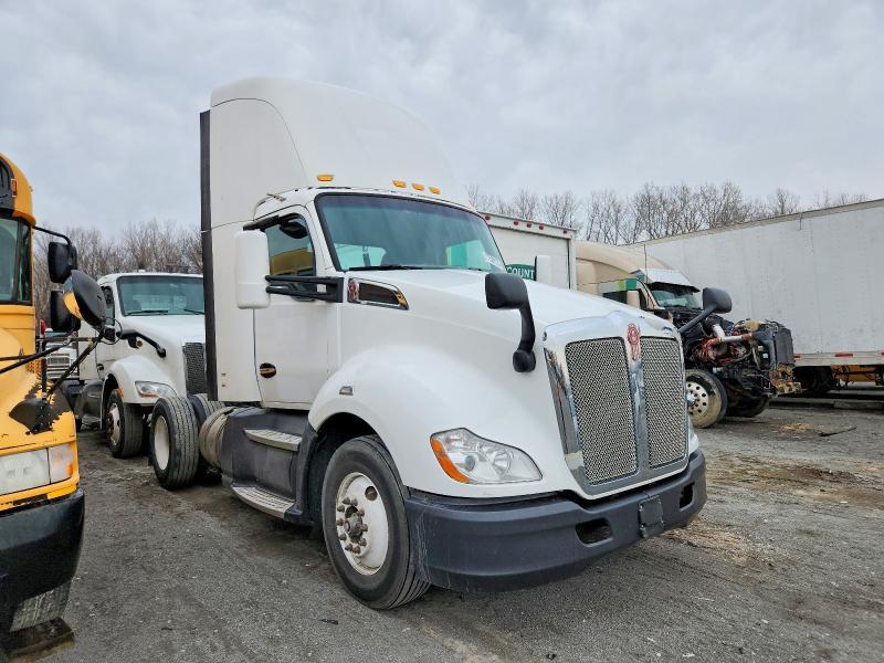2016 Kenworth T680 Semi Truck