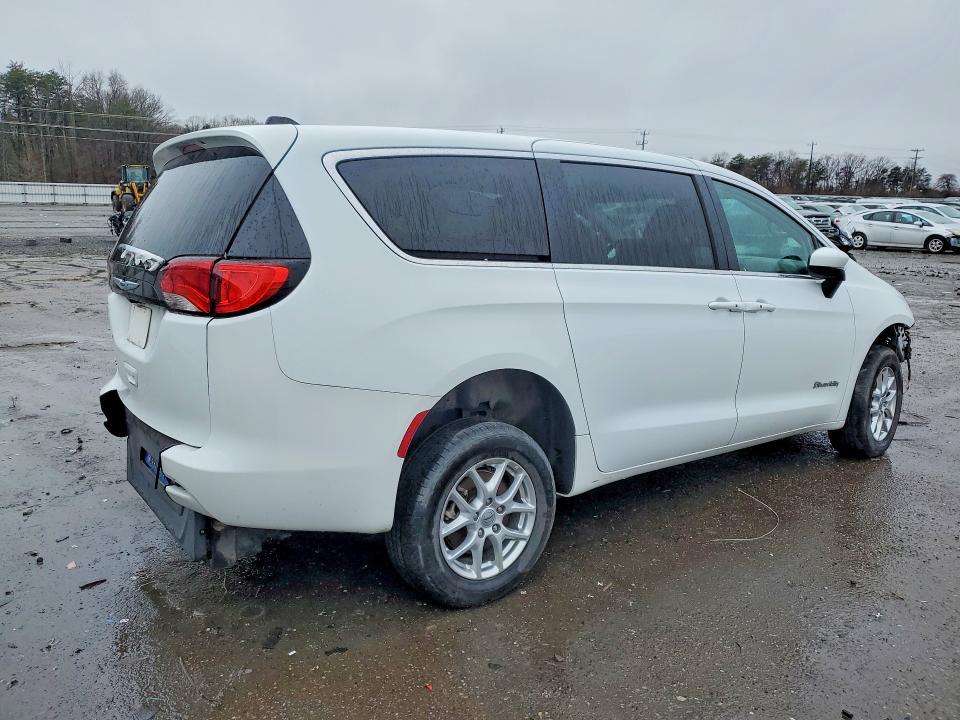 2023 Chrysler Voyager lx
