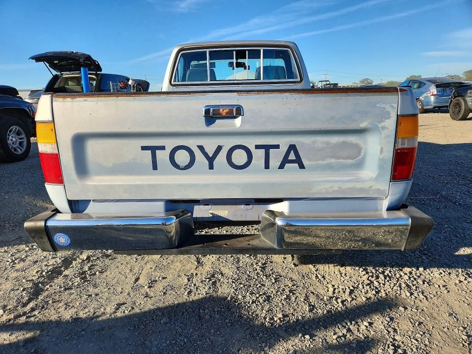 1989 Toyota Pickup Deluxe