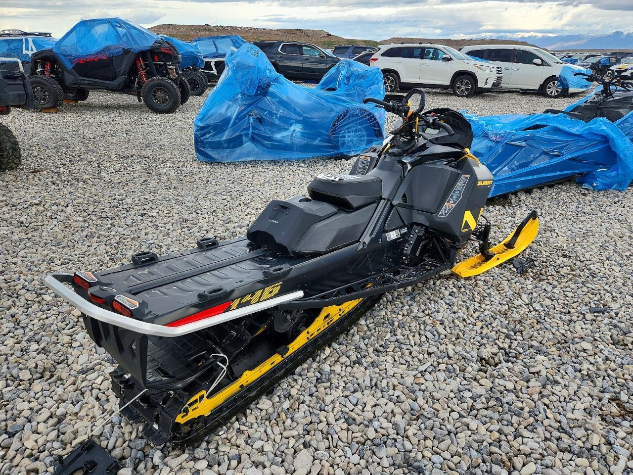 2023 Skidoo Summit NEO