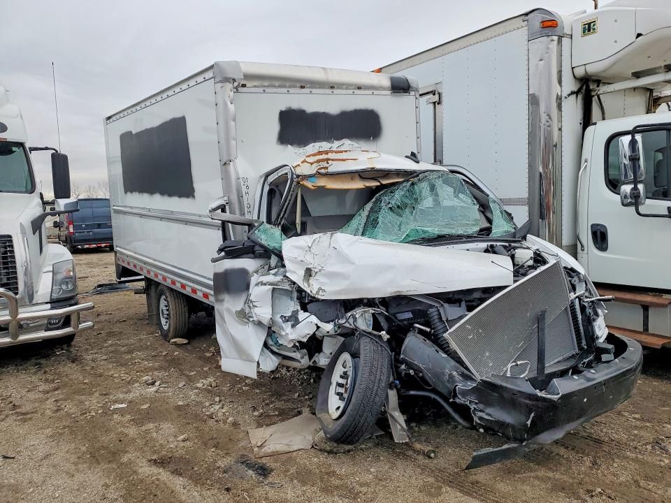 2025 GMC Savana BOX Truck