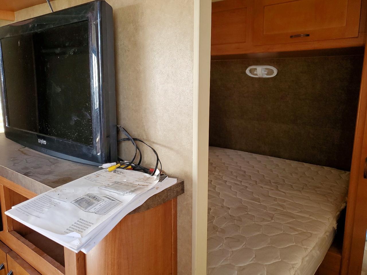 2014 Sandstorm 2014 Fore Grey Wolf-Camper