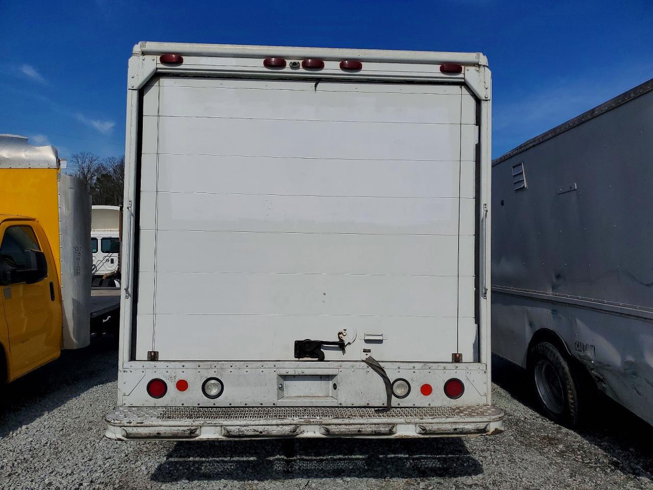 2001 Freightliner MT45 Chassis Delivery Truck