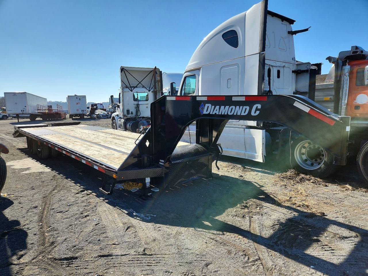 2022 Diamond C 2022 Roadclipper Equipment Trailer