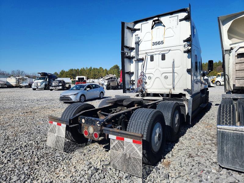 2016 Freightliner Cascadia 125 Semi Truck