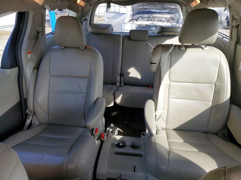 2017 Toyota Sienna xle Premium 8-passenger