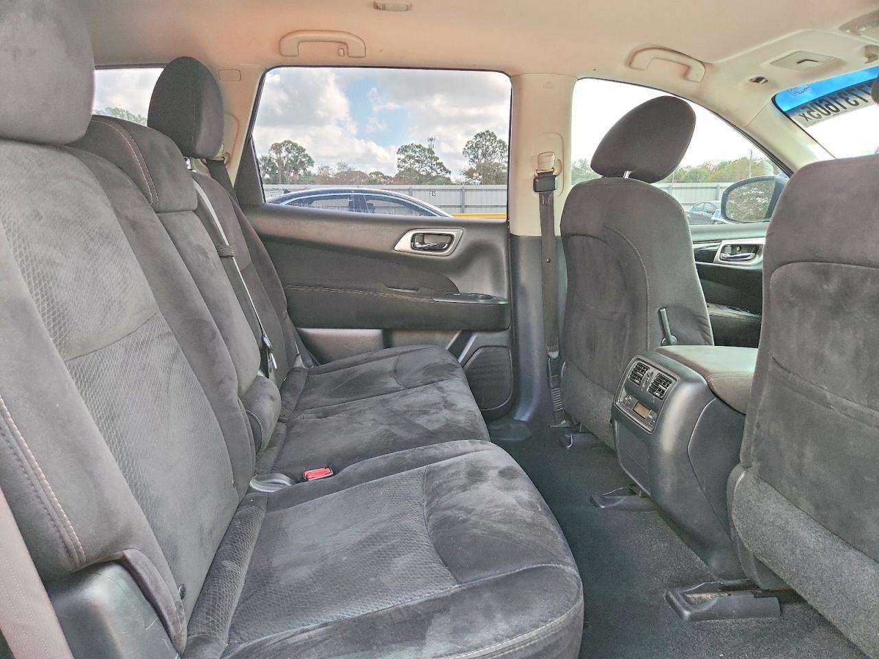 2014 Nissan Pathfinder s