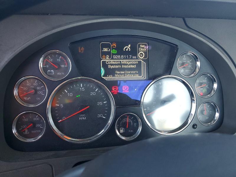 2014 Kenworth T680 Semi Truck