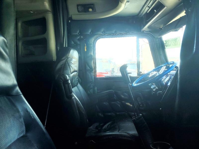 2000 Freigliner 2000 Freightliner Convention Semi Truck