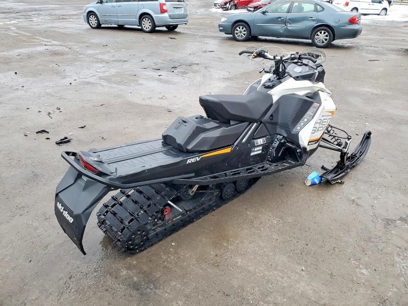 2017 Skidoo Renegade Adrenaline